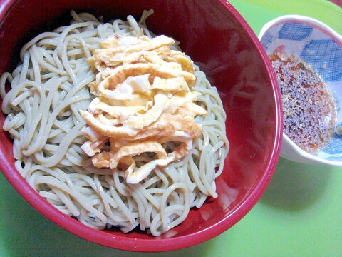 冷やし茶そば　with　薄焼き卵の錦糸